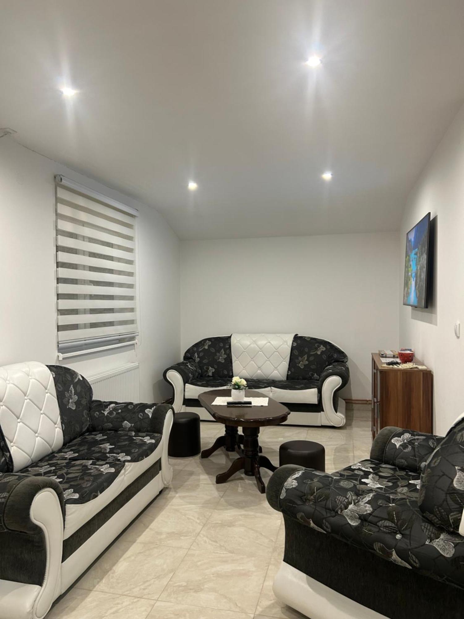 Apartman Diamond Lux Surčin Esterno foto
